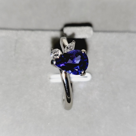 TANZANITE and DIAMOND RING IN PLATINUM900 SETTING - Picture 10 of 16